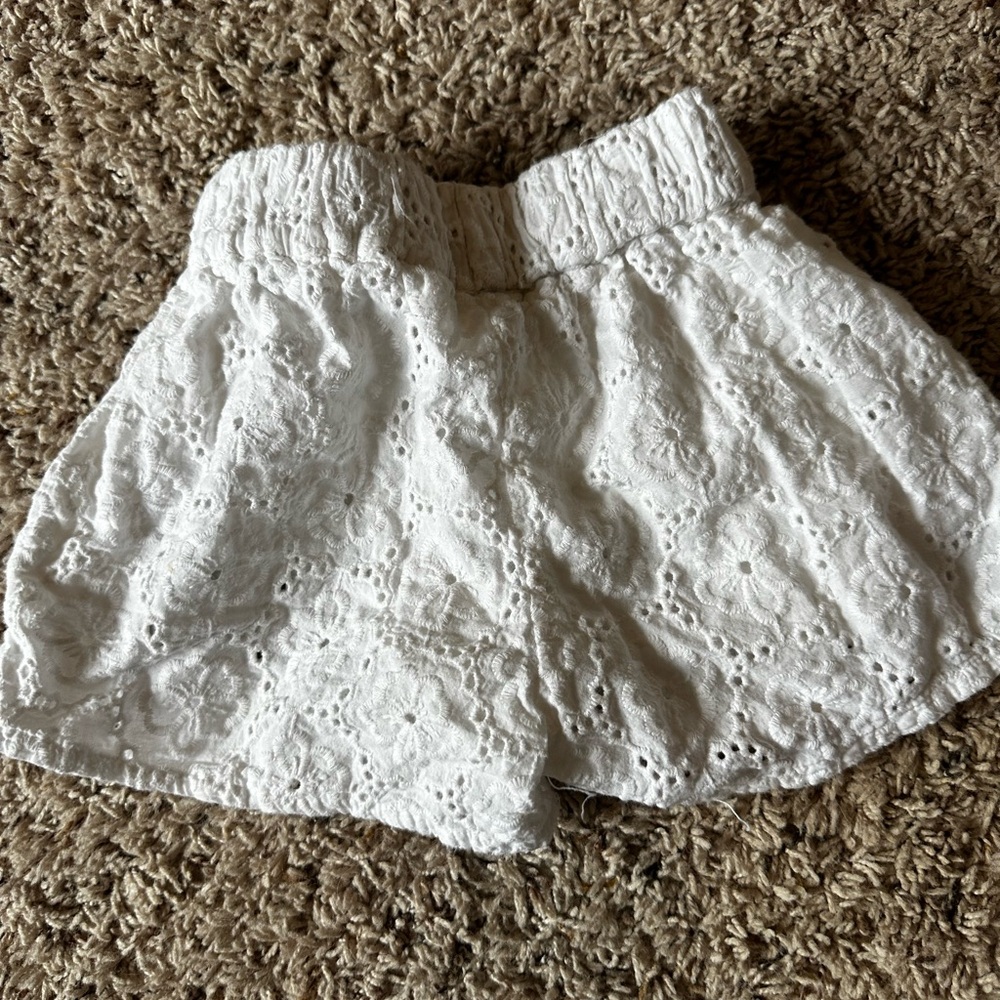 Roller Rabbit White Eyelet Lace Shorts Size 12-18 Months